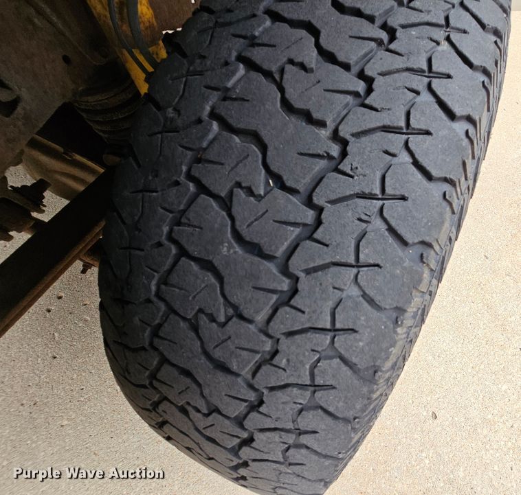 image for item MI9526 2003 Ford F350 Super Duty XL  pickup truck