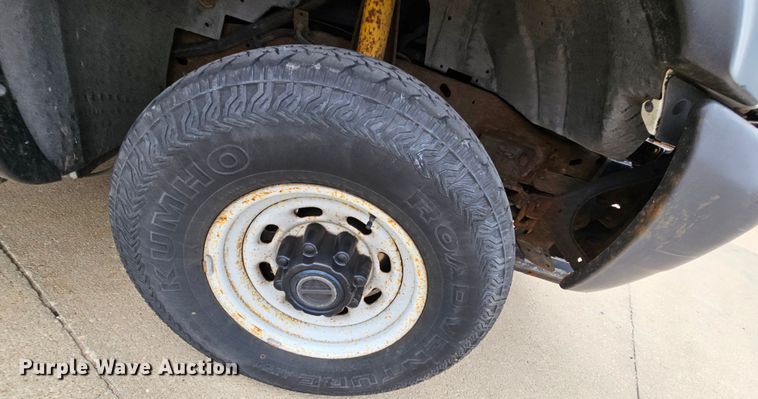 image for item MI9526 2003 Ford F350 Super Duty XL  pickup truck