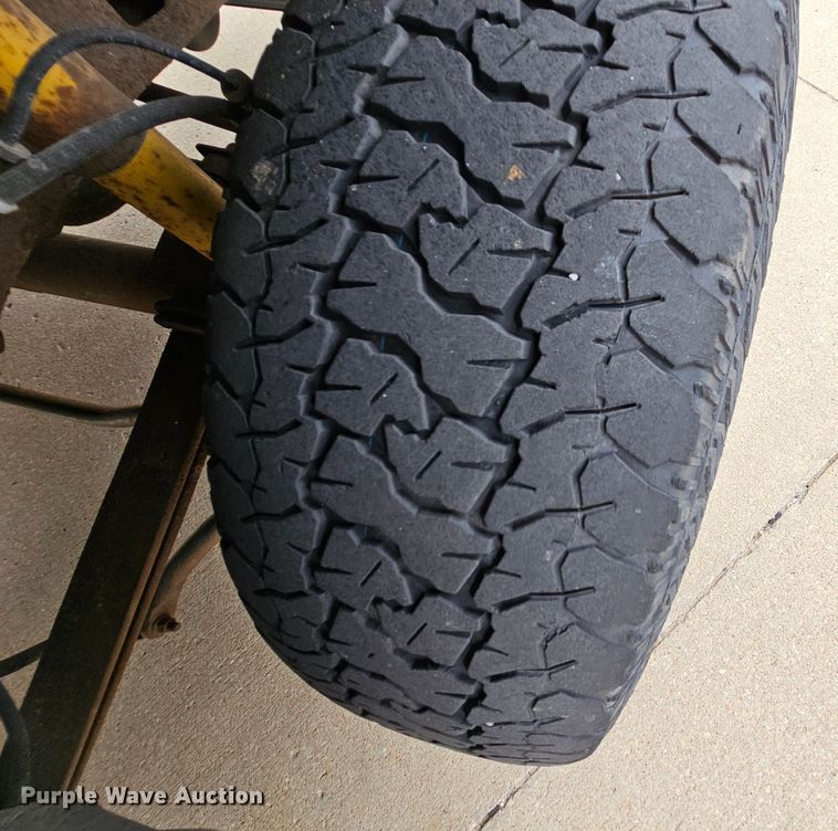 image for item MI9526 2003 Ford F350 Super Duty XL  pickup truck