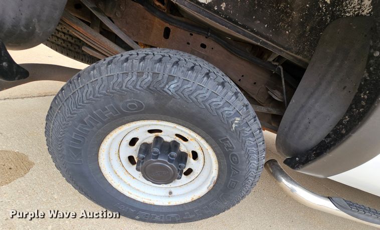 image for item MI9526 2003 Ford F350 Super Duty XL  pickup truck