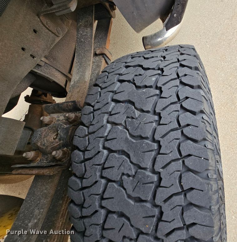 image for item MI9526 2003 Ford F350 Super Duty XL  pickup truck