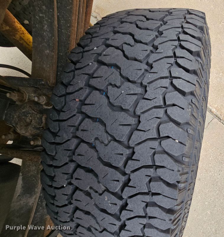 image for item MI9526 2003 Ford F350 Super Duty XL  pickup truck