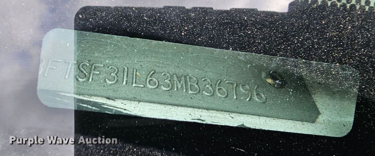 image for item MI9526 2003 Ford F350 Super Duty XL  pickup truck