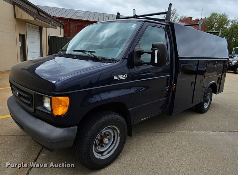 image for item MI9527 2003 Ford E350 Super Duty  utility van