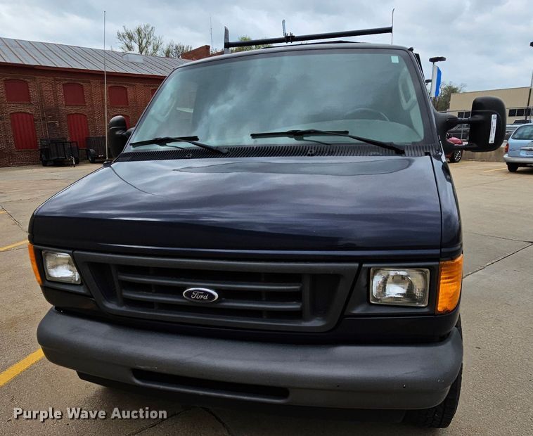 image for item MI9527 2003 Ford E350 Super Duty  utility van