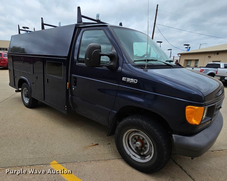 image for item MI9527 2003 Ford E350 Super Duty  utility van