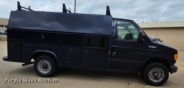 image for item MI9527 2003 Ford E350 Super Duty  utility van