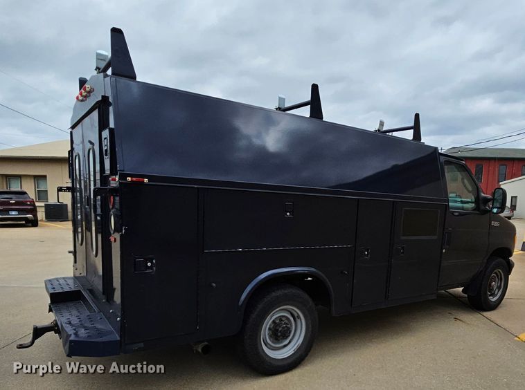 image for item MI9527 2003 Ford E350 Super Duty  utility van
