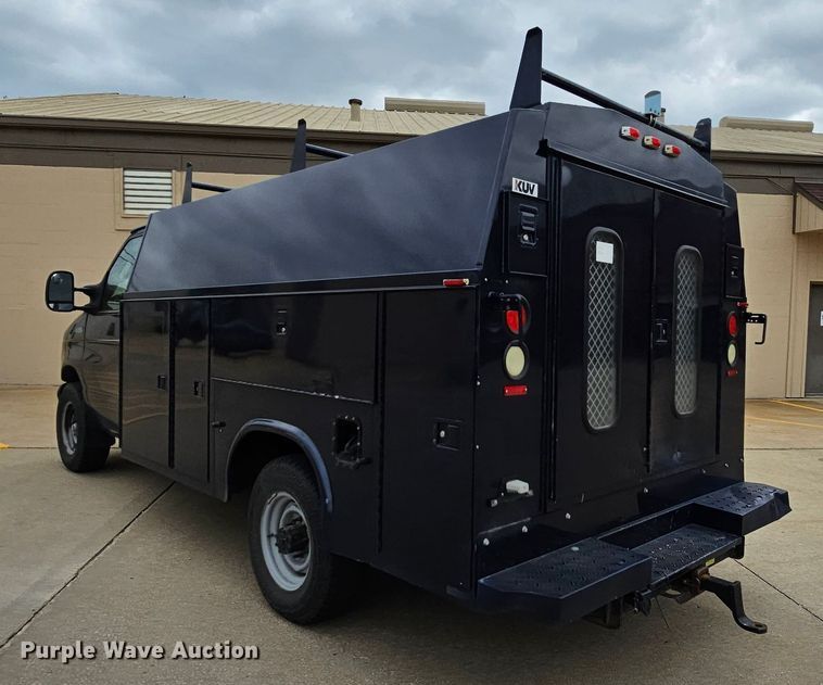 image for item MI9527 2003 Ford E350 Super Duty  utility van