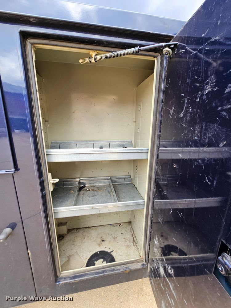 image for item MI9527 2003 Ford E350 Super Duty  utility van