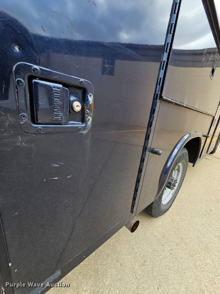 image for item MI9527 2003 Ford E350 Super Duty  utility van