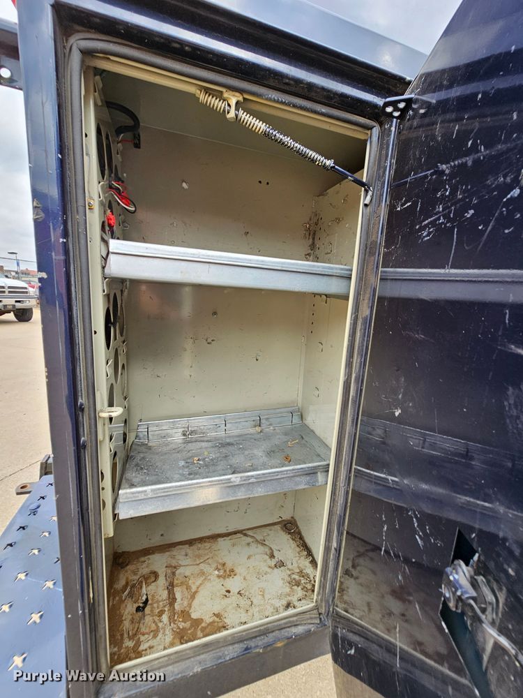 image for item MI9527 2003 Ford E350 Super Duty  utility van