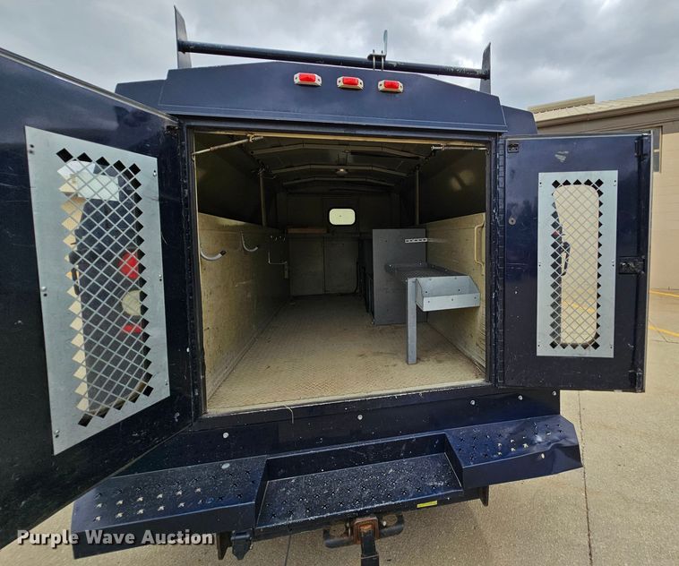 image for item MI9527 2003 Ford E350 Super Duty  utility van