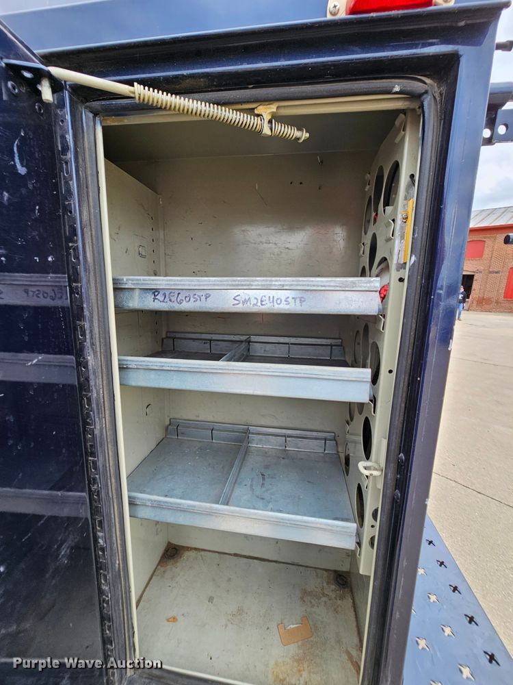 image for item MI9527 2003 Ford E350 Super Duty  utility van