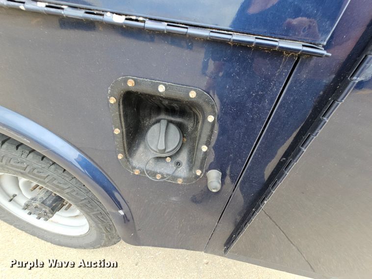 image for item MI9527 2003 Ford E350 Super Duty  utility van