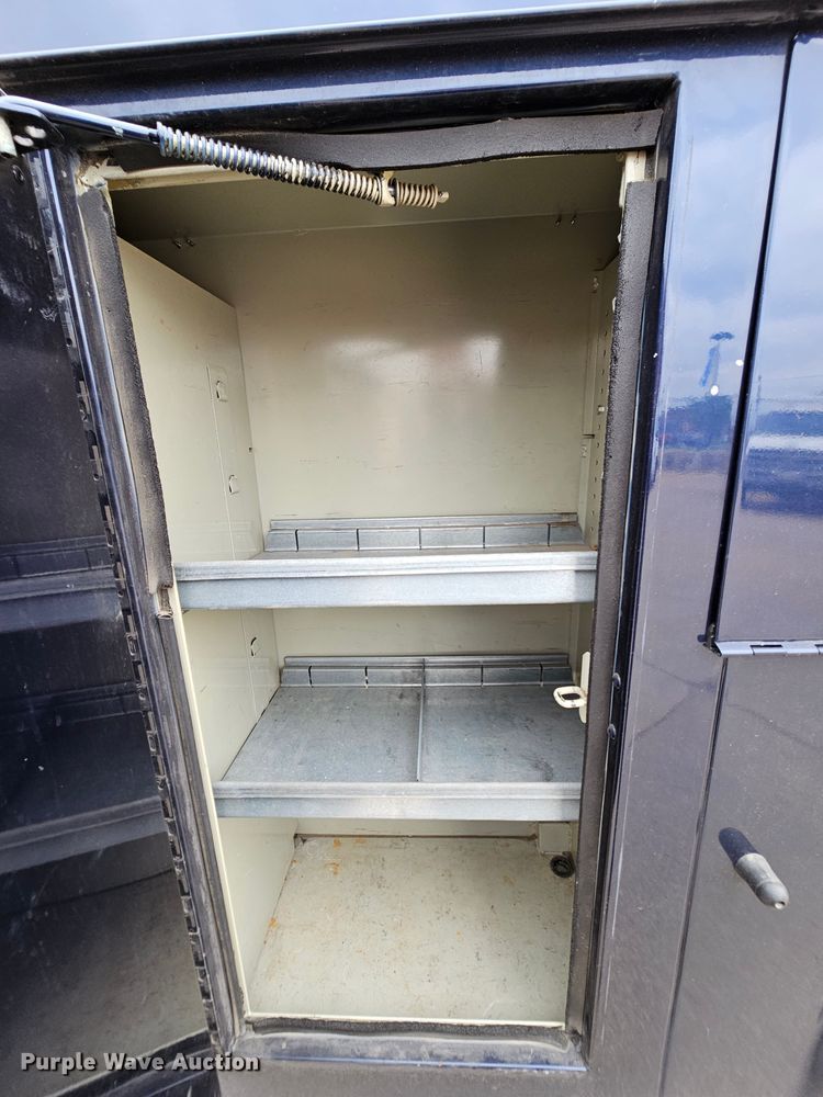 image for item MI9527 2003 Ford E350 Super Duty  utility van