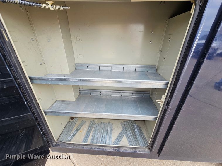 image for item MI9527 2003 Ford E350 Super Duty  utility van