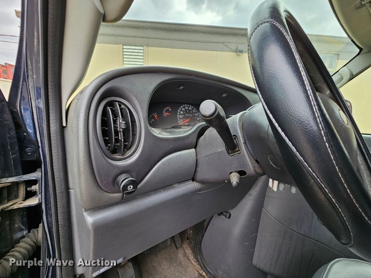 image for item MI9527 2003 Ford E350 Super Duty  utility van