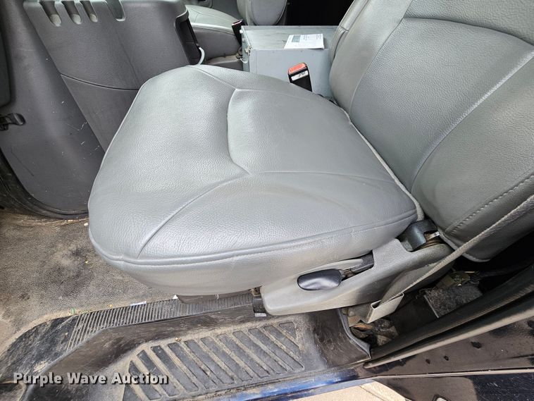 image for item MI9527 2003 Ford E350 Super Duty  utility van