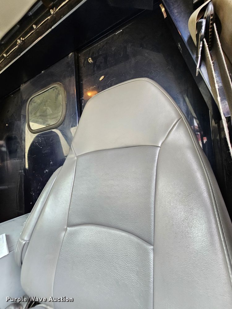 image for item MI9527 2003 Ford E350 Super Duty  utility van