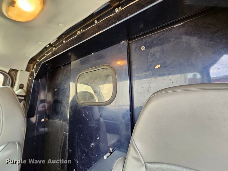 image for item MI9527 2003 Ford E350 Super Duty  utility van