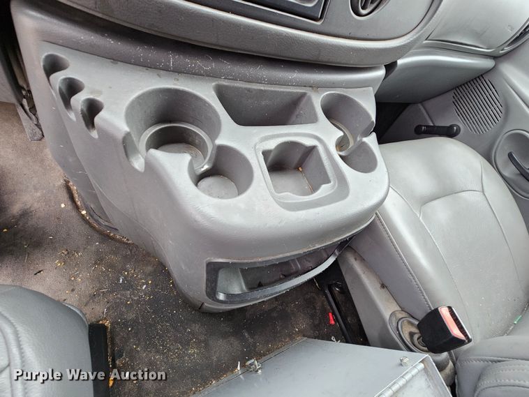 image for item MI9527 2003 Ford E350 Super Duty  utility van