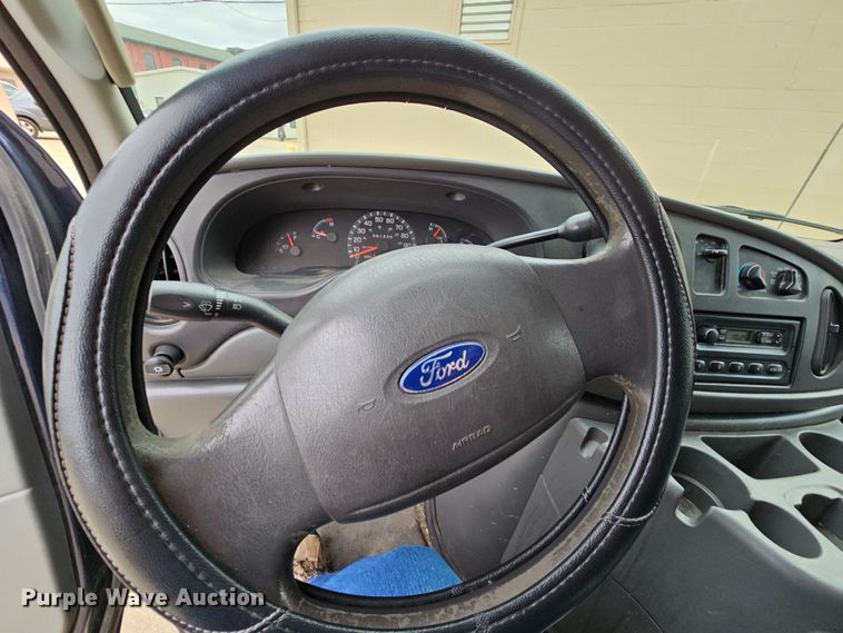 image for item MI9527 2003 Ford E350 Super Duty  utility van