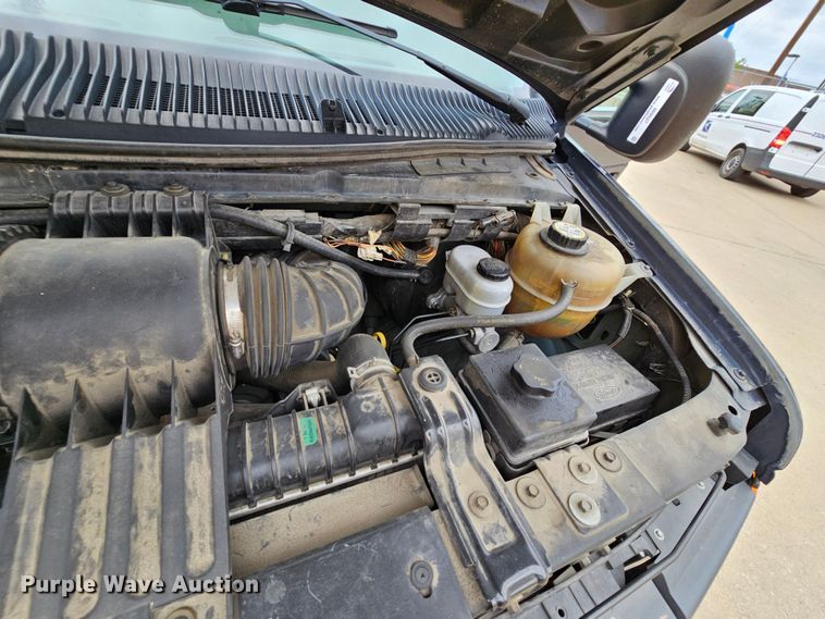 image for item MI9527 2003 Ford E350 Super Duty  utility van