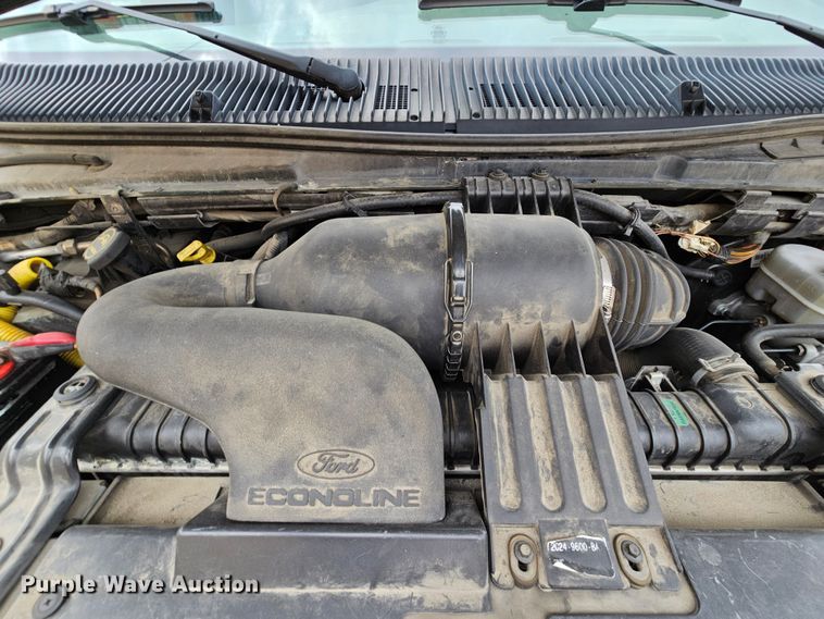 image for item MI9527 2003 Ford E350 Super Duty  utility van