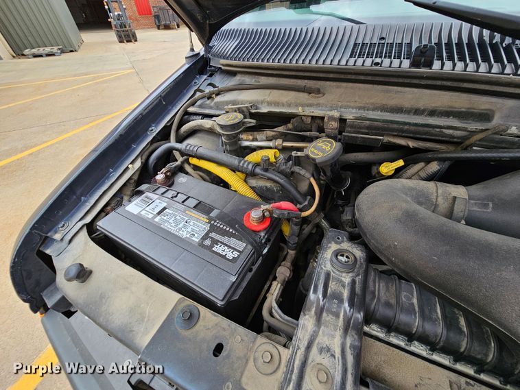 image for item MI9527 2003 Ford E350 Super Duty  utility van