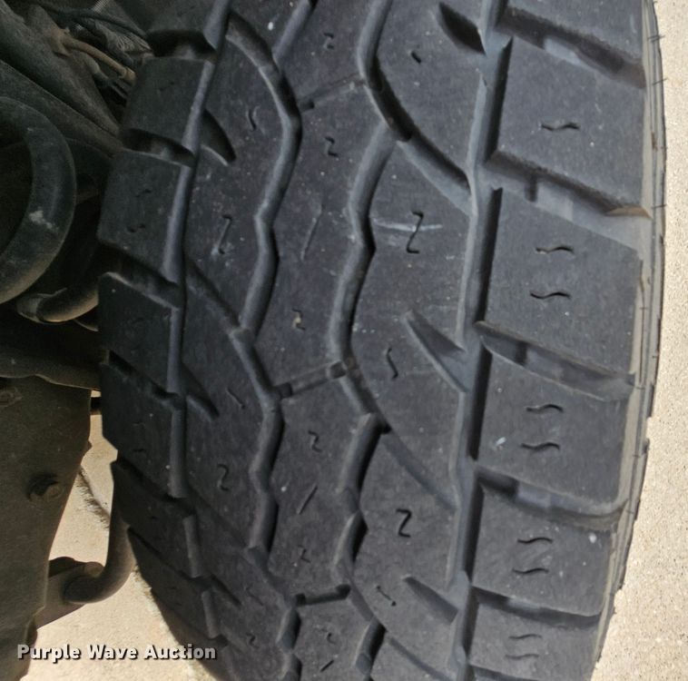 image for item MI9527 2003 Ford E350 Super Duty  utility van