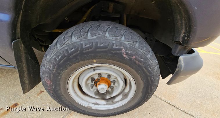 image for item MI9527 2003 Ford E350 Super Duty  utility van