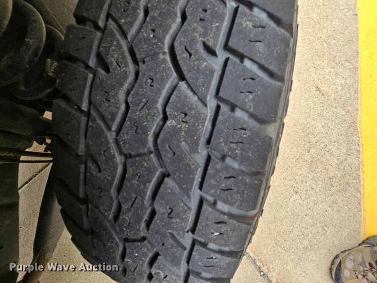 image for item MI9527 2003 Ford E350 Super Duty  utility van