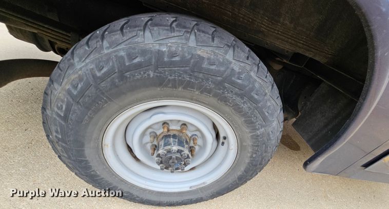 image for item MI9527 2003 Ford E350 Super Duty  utility van