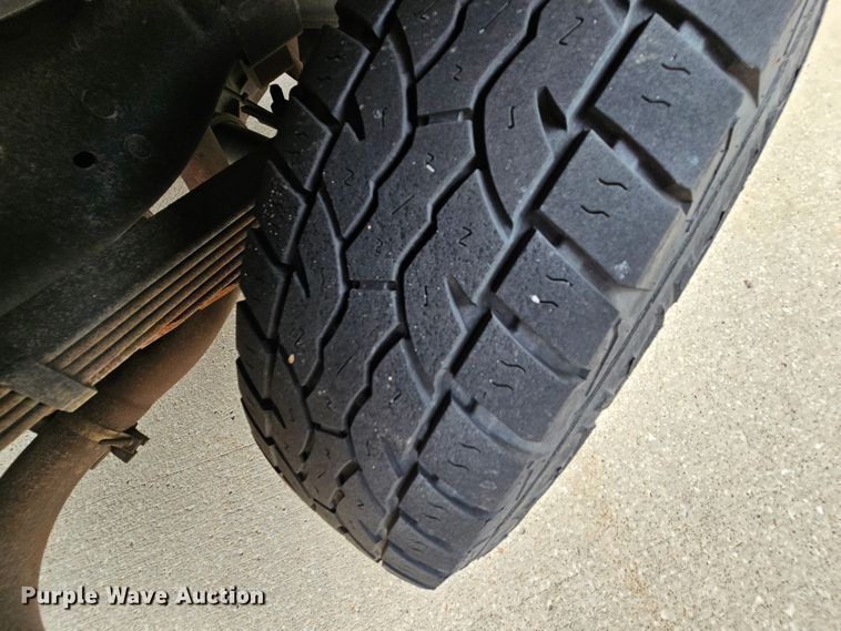 image for item MI9527 2003 Ford E350 Super Duty  utility van