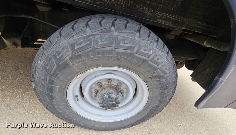 image for item MI9527 2003 Ford E350 Super Duty  utility van