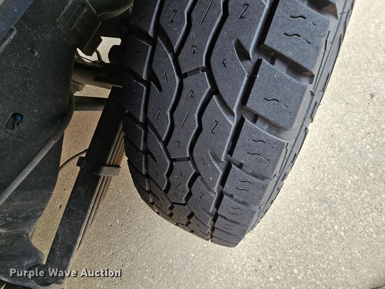 image for item MI9527 2003 Ford E350 Super Duty  utility van