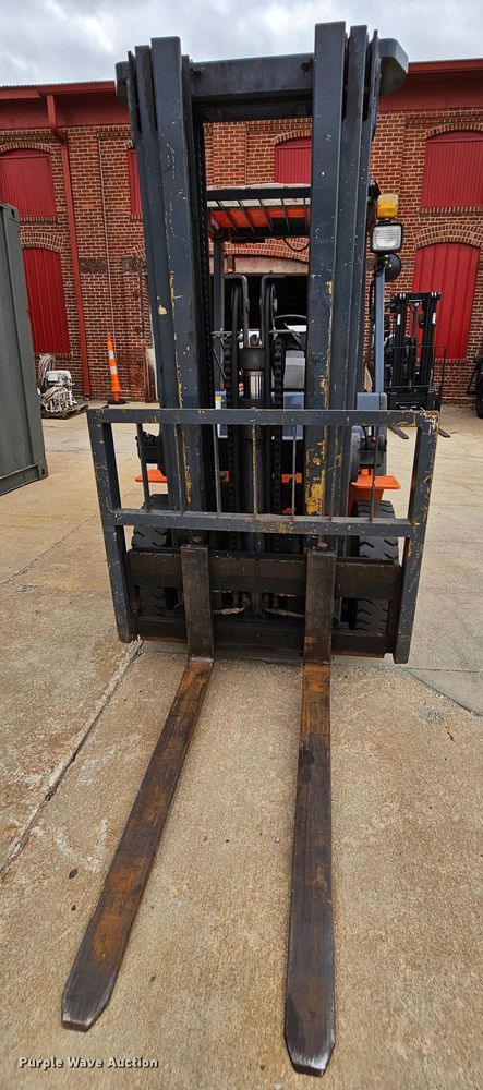 image for item MI9529 Heli H2000  forklift