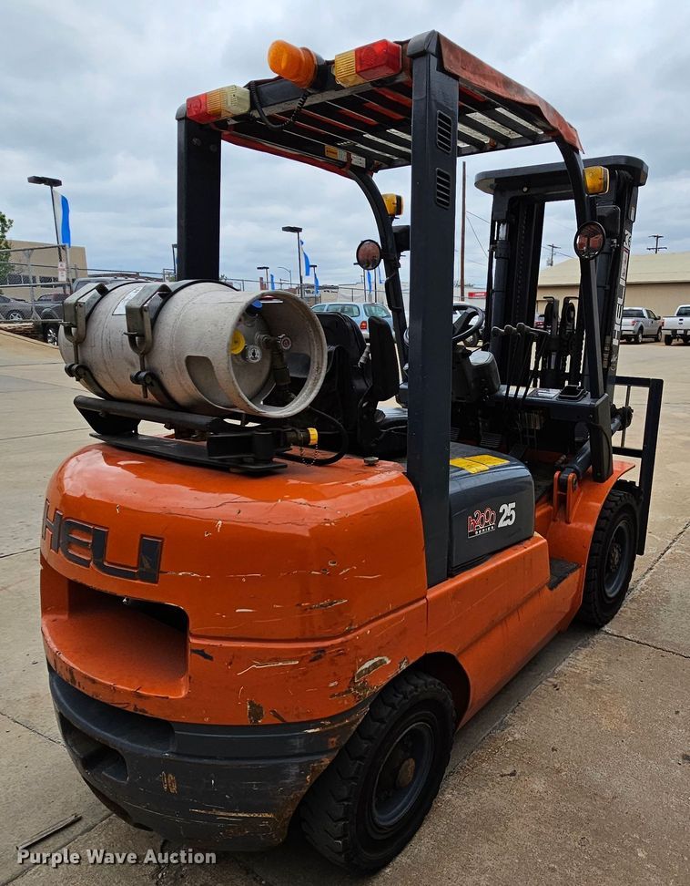 image for item MI9529 Heli H2000  forklift