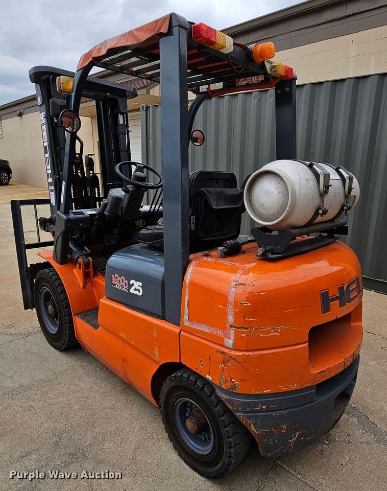 image for item MI9529 Heli H2000  forklift