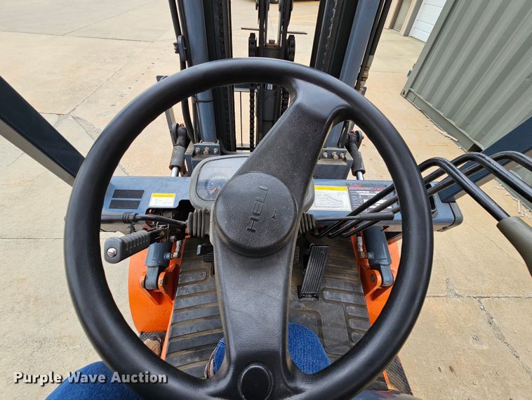 image for item MI9529 Heli H2000  forklift