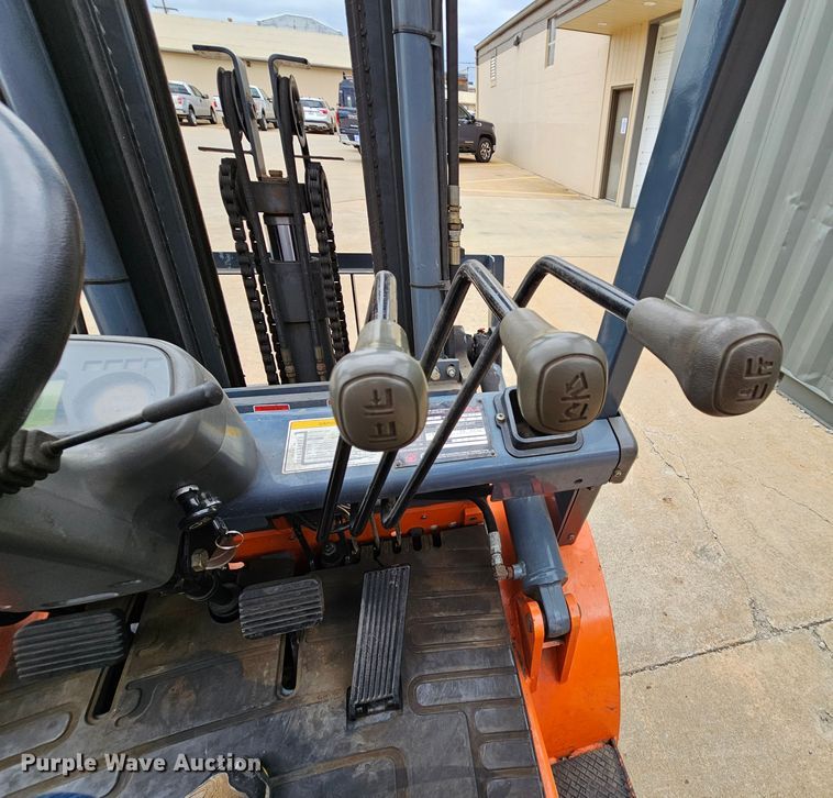 image for item MI9529 Heli H2000  forklift