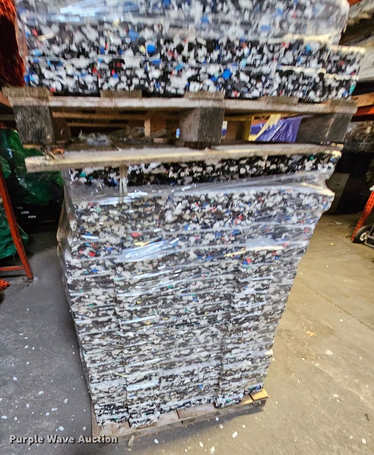 image for item MI9533 Approximately 40 sections of playground underlayment