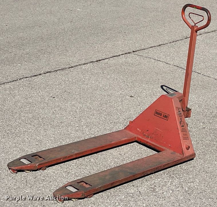 image for item MM9332 LPM 5500 pallet jack