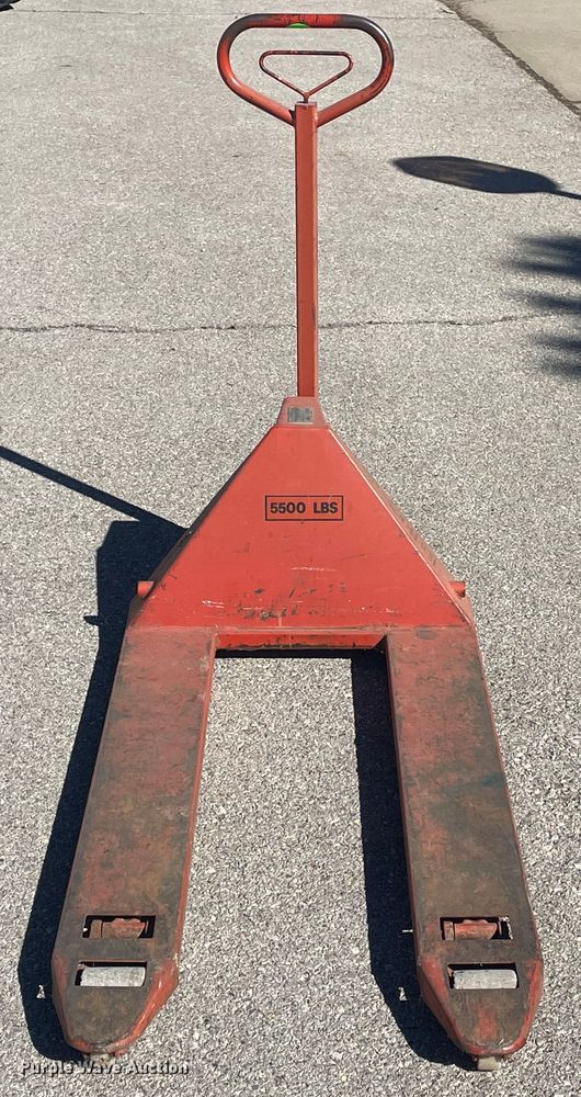 image for item MM9332 LPM 5500 pallet jack