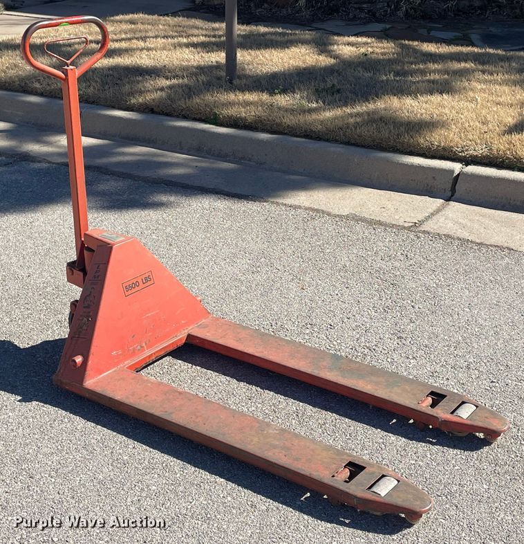 image for item MM9332 LPM 5500 pallet jack