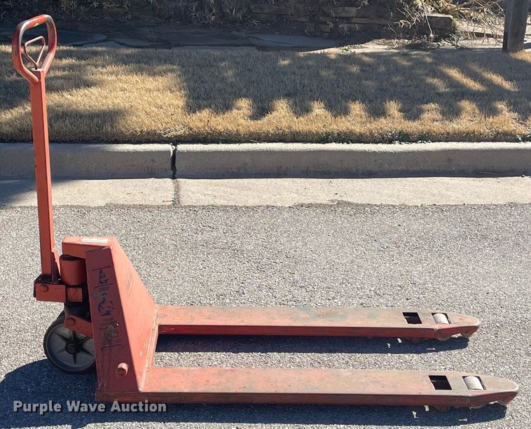 image for item MM9332 LPM 5500 pallet jack