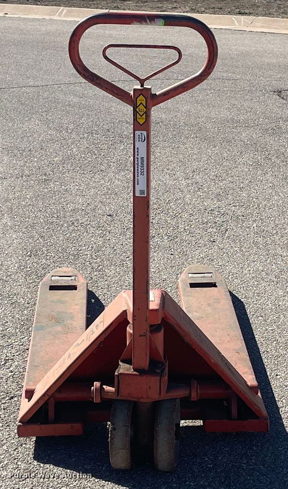 image for item MM9332 LPM 5500 pallet jack