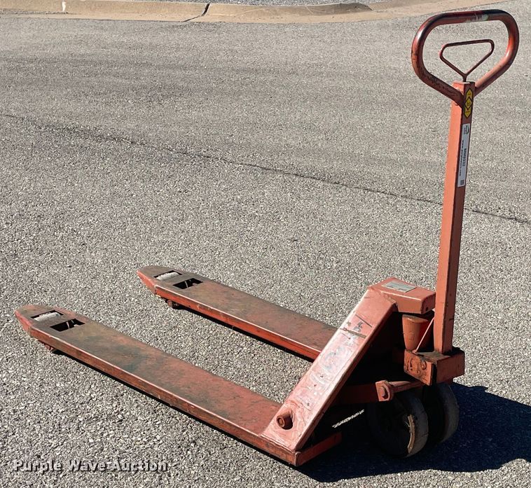 image for item MM9332 LPM 5500 pallet jack