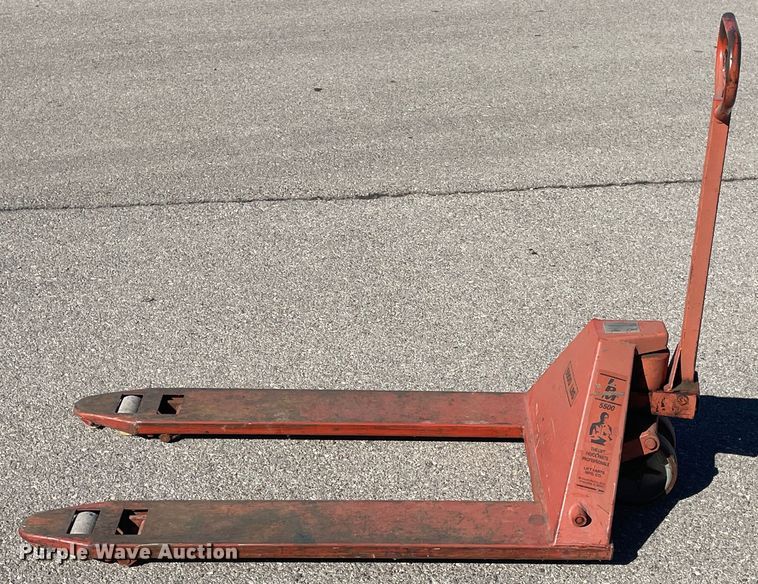 image for item MM9332 LPM 5500 pallet jack